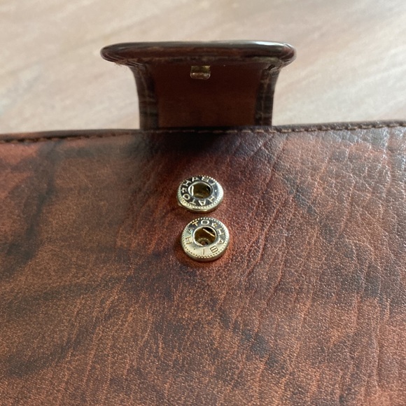 Buxton Cowhide Exterior Wallet - Picture 4 of 9